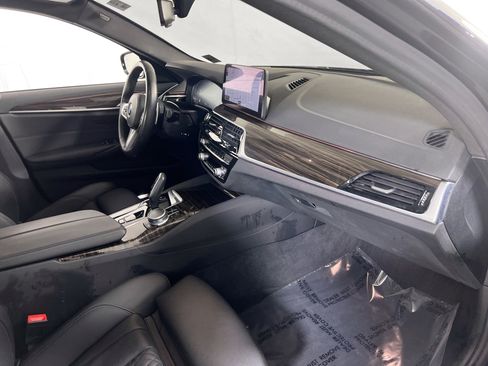 Used 2021 BMW 530i xDrive w/ M Sport Package image 29