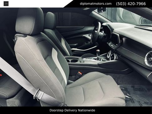 Used 2018 Chevrolet Camaro SS RWD image 66