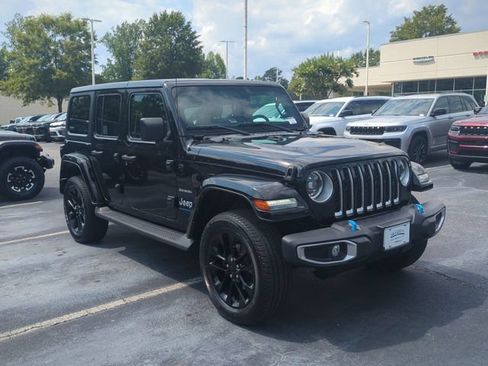 Used 2023 Jeep Wrangler Unlimited Sahara w/ Cold Weather Group AWD/4WD image 7