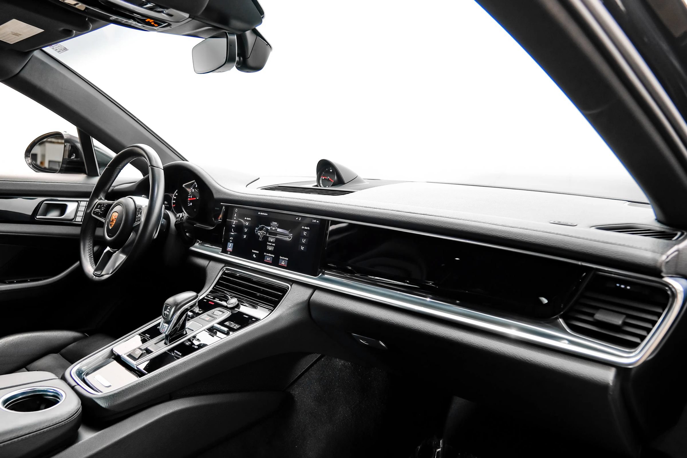 Used 2018 Porsche Panamera image 9