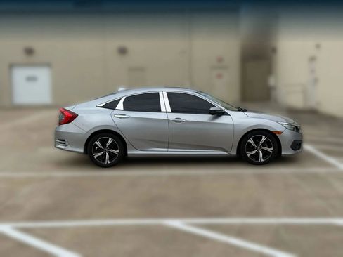 Used 2017 Honda Civic Touring image 10