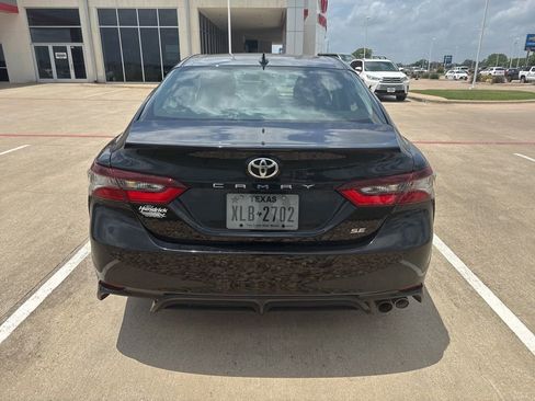 Used 2024 Toyota Camry SE FWD image 3