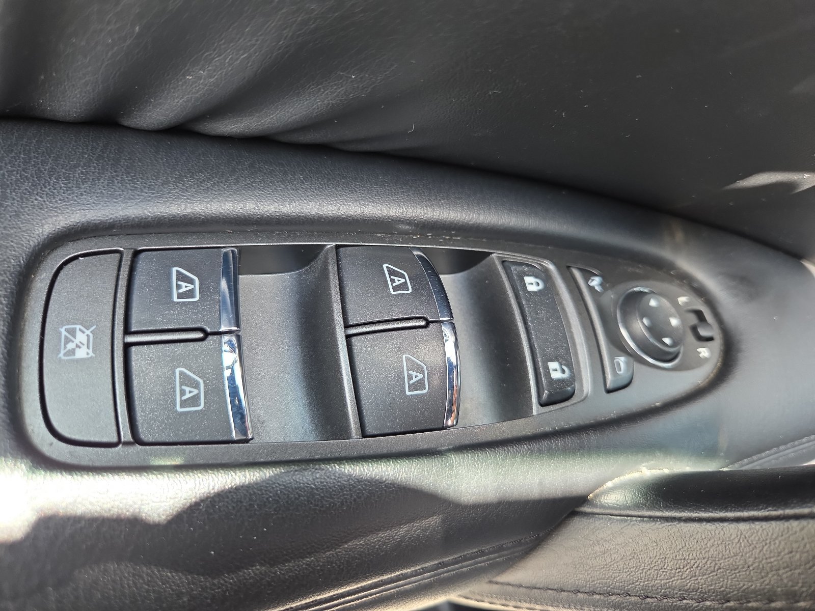 Used 2022 Nissan Armada SL w/ Captain's Chairs Package AWD/4WD image 16