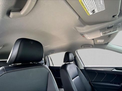 Used 2024 Volkswagen Tiguan SE FWD image 13