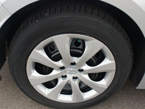 Used 2023 Toyota Corolla LE image 24