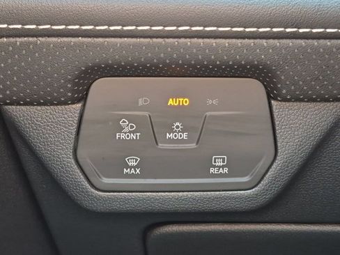 Used 2024 Volkswagen Atlas SE FWD image 25