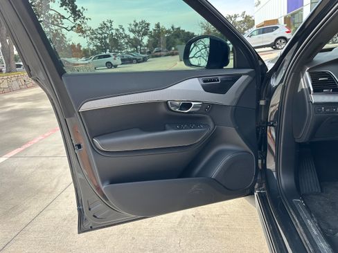 Used 2022 Volvo XC90 T8 R-Design w/ Advanced Package image 22