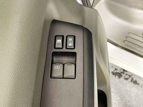 Used 2019 Nissan NV 3500 SL w/ Back Door Glass Package image 18