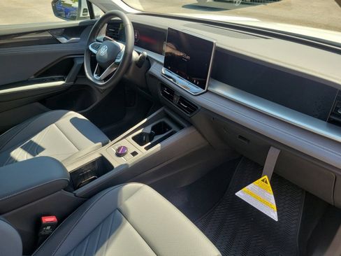 New 2026 Volkswagen Tiguan SE FWD image 28