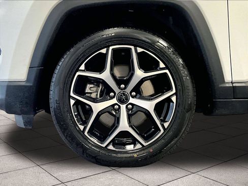 Used 2025 Jeep Compass Limited image 8