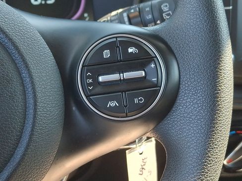 Used 2025 Kia Soul LX w/ LX Technology Package FWD image 21