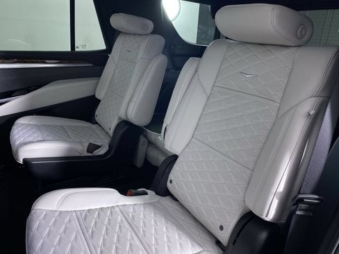 Certified 2025 Cadillac Escalade Sport Platinum w/ LPO, Floor Liner Package AWD/4WD image 15