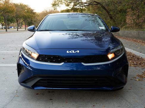Used 2023 Kia Forte LXS w/ LXS Technology Package image 3