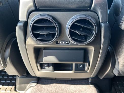 Used 2016 Land Rover LR4 HSE Silver Edition image 27