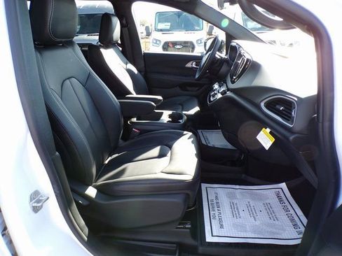 New 2026 Chrysler Voyager LX image 14