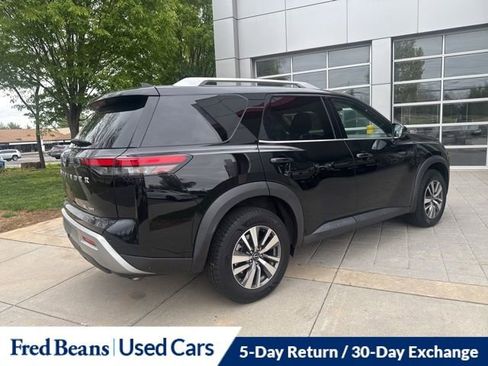Used 2023 Nissan Pathfinder SL AWD/4WD image 5