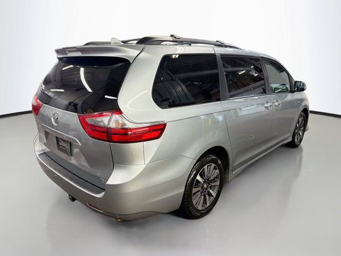 Used 2020 Toyota Sienna XLE AWD/4WD image 12