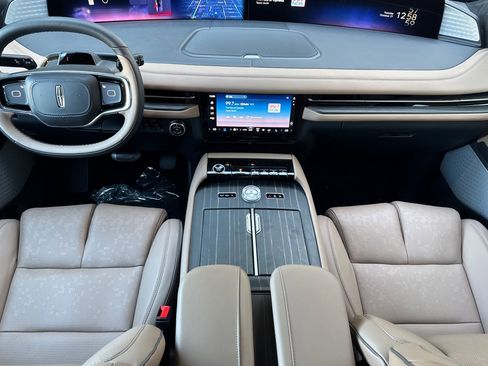 New 2025 Lincoln Navigator Black Label image 11