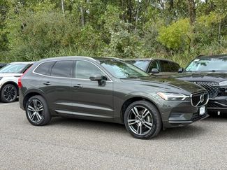 Used 2019 Volvo XC60 T5 Momentum w/ Multimedia Package image 1