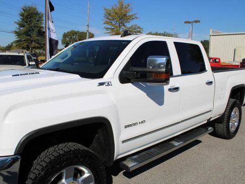 Used 2016 GMC Sierra 2500 SLT w/ Duramax Plus Package image 9