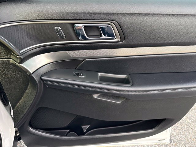 Used 2018 Ford Explorer XLT w/ Equipment Group 202A AWD/4WD image 27