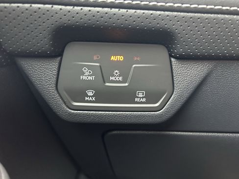 Certified 2025 Volkswagen Atlas Cross Sport SEL R-Line image 19