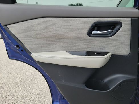 Used 2023 Nissan Rogue SV FWD image 8