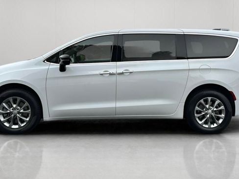 New 2025 Chrysler Pacifica Select image 9