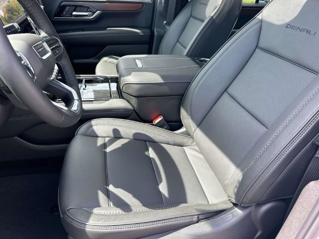 New 2026 GMC Yukon Denali w/ Denali Reserve Package AWD/4WD image 28