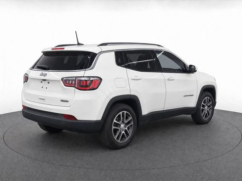 Used 2020 Jeep Compass Latitude FWD image 3