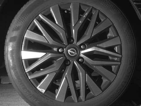 Used 2024 Nissan Altima 2.5 SV image 14