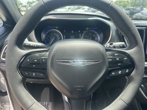 Used 2023 Chrysler Pacifica Limited w/ Uconnect Theater Family Group AWD/4WD image 14