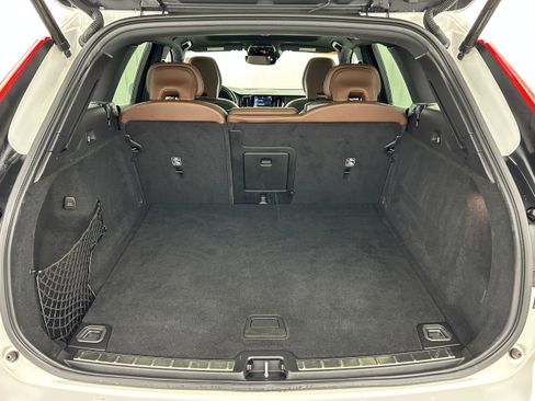 Used 2020 Volvo XC60 T6 Momentum image 31