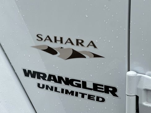 Used 2017 Jeep Wrangler Unlimited Sahara w/ Connectivity Group image 22