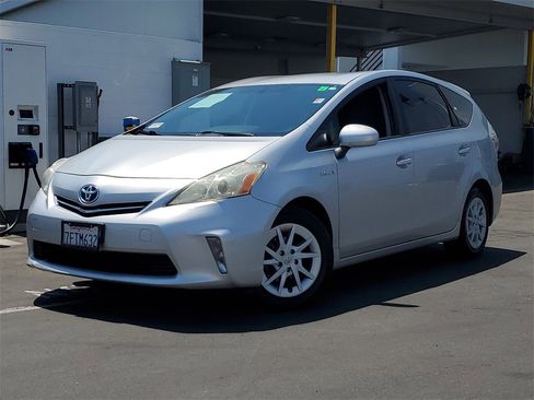 Used 2014 Toyota Prius V Two image 1