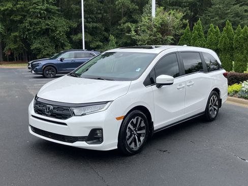 Certified 2026 Honda Odyssey EX-L image 6