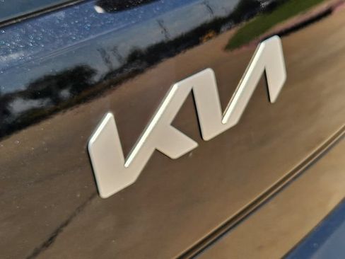 Certified 2025 Kia Soul LX w/ LX Technology Package FWD image 11