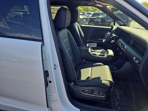 New 2026 Hyundai Palisade Calligraphy FWD image 25