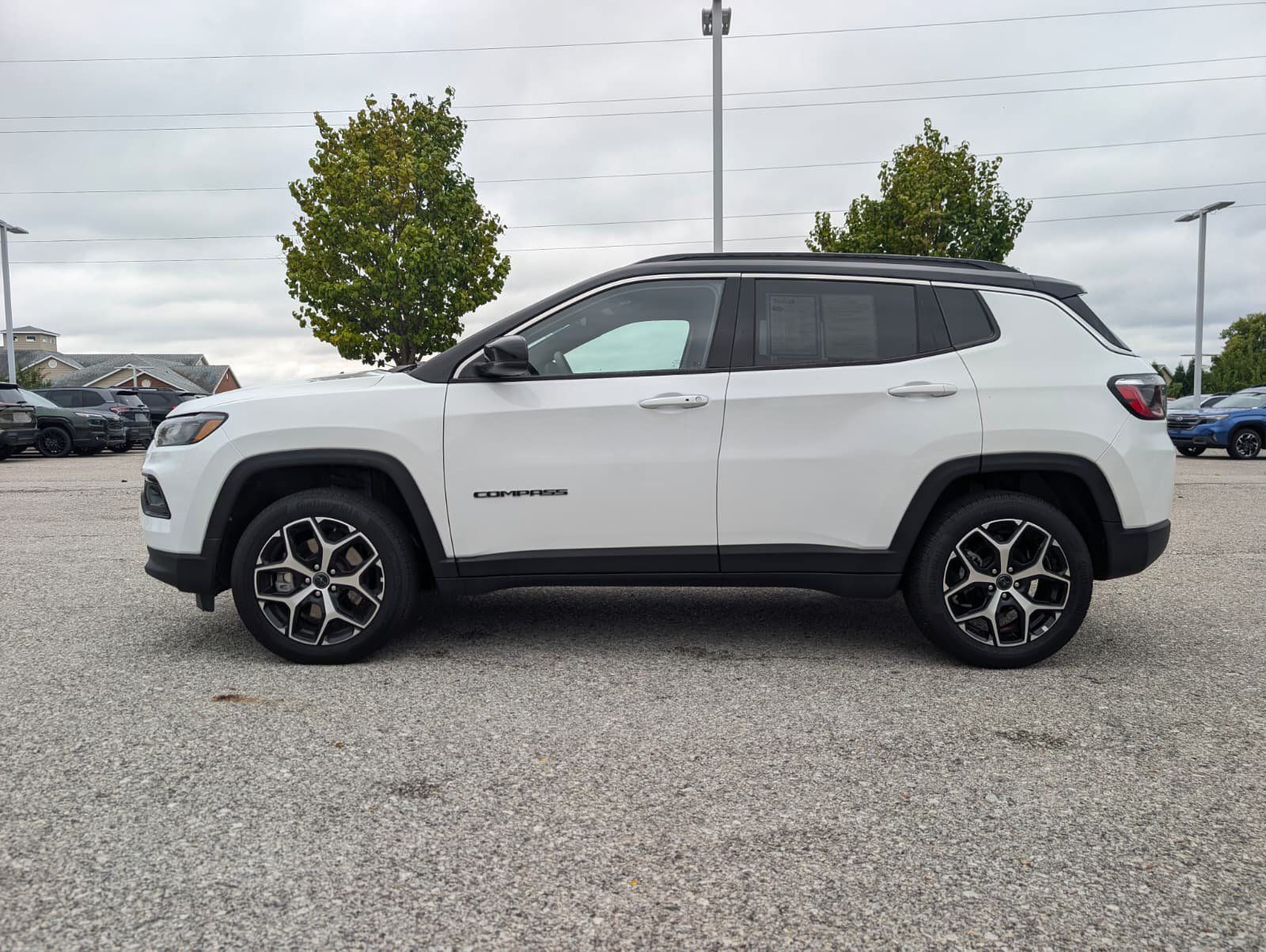 Used 2025 Jeep Compass Limited AWD/4WD image 3
