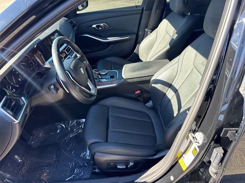 Used 2020 BMW 330i Sedan w/ Driving Assistance Package image 9