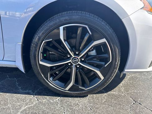 Used 2025 Nissan Altima 2.5 SR image 12