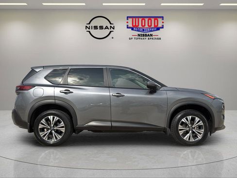 Used 2023 Nissan Rogue SV image 2