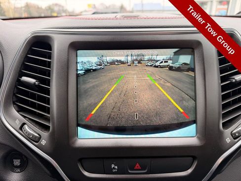 Used 2019 Jeep Cherokee Trailhawk w/ Comfort & Convenience Group AWD/4WD image 26