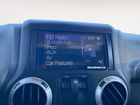 Used 2015 Jeep Wrangler Sahara w/ Connectivity Group AWD/4WD image 22