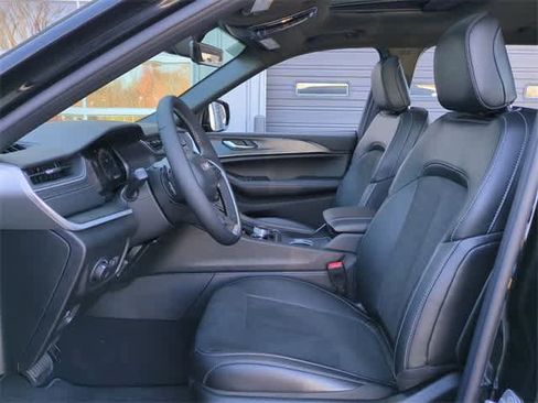 New 2025 Jeep Grand Cherokee L Altitude image 17