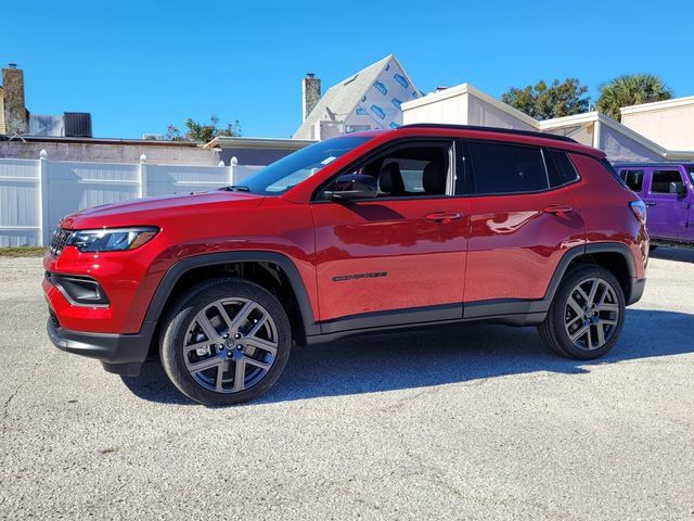 Used 2026 Jeep Compass Latitude AWD/4WD image 3