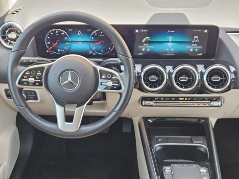 Used 2022 Mercedes-Benz GLA 250 w/ Premium Package Lite image 22