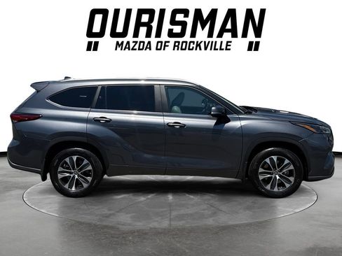 Used 2023 Toyota Highlander XLE AWD/4WD image 7