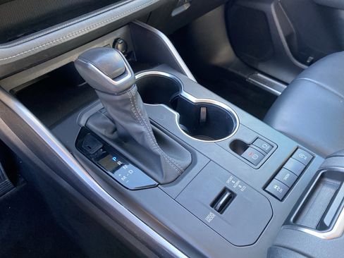 Used 2022 Toyota Highlander XLE image 93