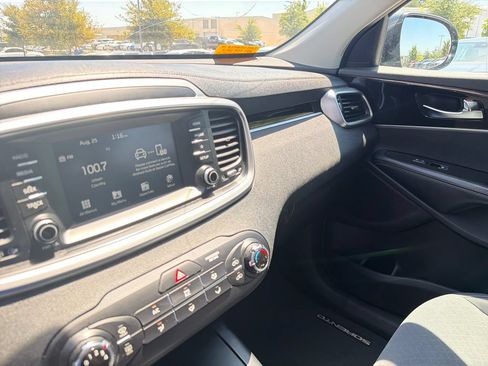 Used 2020 Kia Sorento FWD V6 image 24